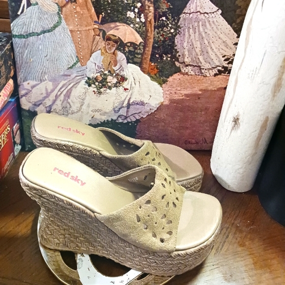 CLOSEOUT SALE!!!! SKY WEDGE 👖🛍👠 SANDALS.👡SIZE 8 ,LIKE NEW!,GIFT IT.🎁 - Picture 2 of 8